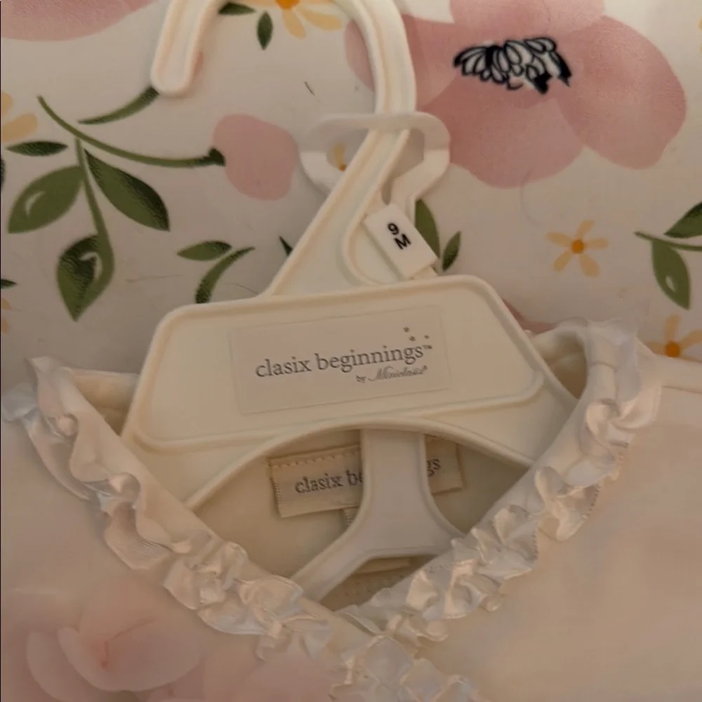 Baby Girl Cream Outfit with Floral Details - Picture 3 of 3